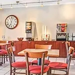 Super 8 By Wyndham Kissimmee 
