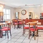 Super 8 By Wyndham Kissimmee 