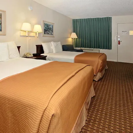 Super 8 By Wyndham Kissimmee Motel Exterior photo
